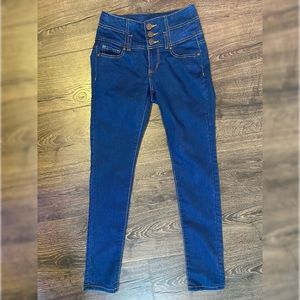 Woman’s High Rise Jeans